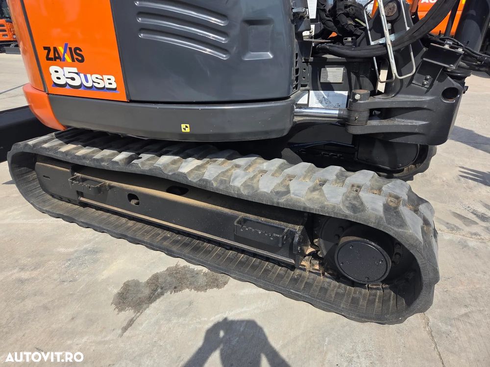 Hitachi ZX85, 8,65 tone, Ad sapare 5m, 2022, 2.427 ore, CUPLA RAPIDA HIDRAULICA+3 CUPE NOI, inst picon pe brate, latime 2,2m, senile cauciuc 90% ok, aer conditionat, computer, reviziile efectuate, ridica aprx 4 tone, leasing 4 ani, CA NOU-PROMOTIE 62.900 EUR - 11