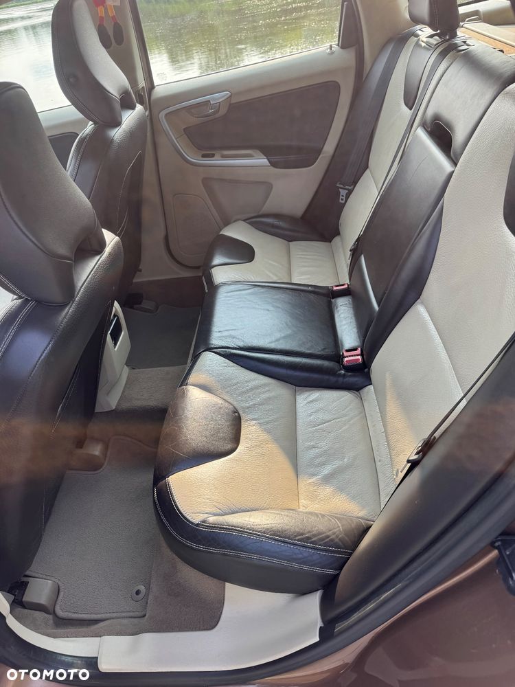 Volvo XC 60 2.4D AWD Momentum - 8