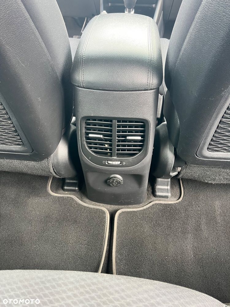 Kia Carens 1.6 GDI L 7os EU6 - 16