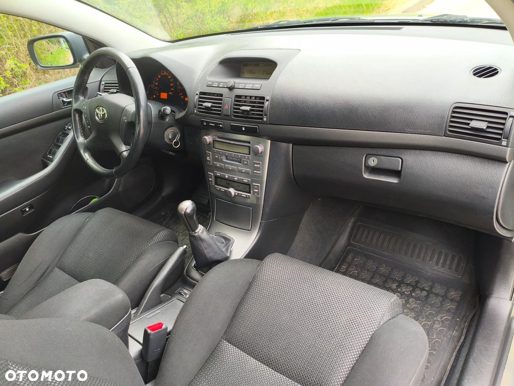 Toyota Avensis 2.0 VVT-i Sol - 8