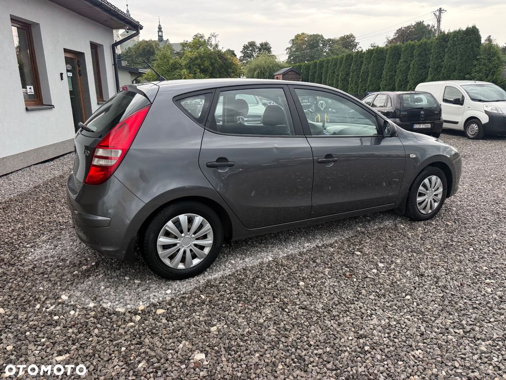 Hyundai i30 1.4 Base + - 23
