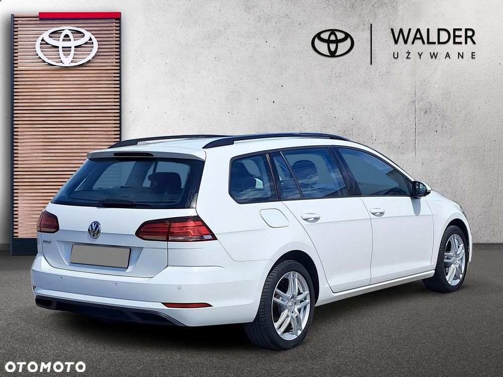 Volkswagen Golf - 6