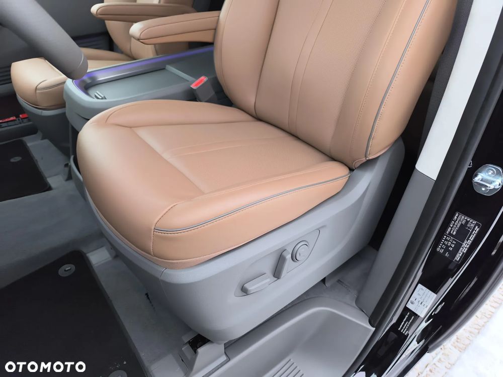 Hyundai Staria 1.6 T-GDI HEV Luxury - 12