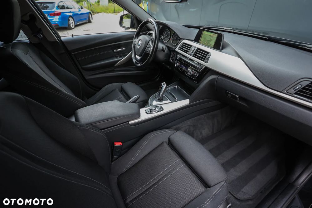 BMW Seria 3 320d Sport Line Shadow sport - 23