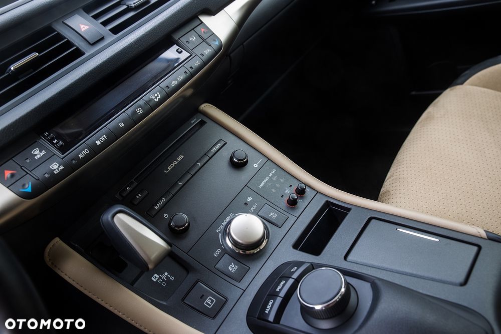 Lexus CT 200h Comfort - 14