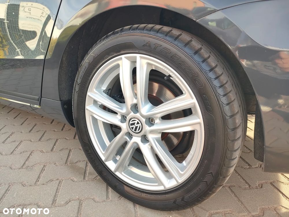 Volkswagen Passat 2.0 Blue TDI SCR Trendline - 15