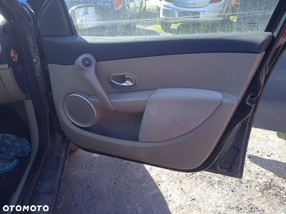Boczek Lewych Prawych Przednich Tylnych Drzwi Renault Clio III - 1