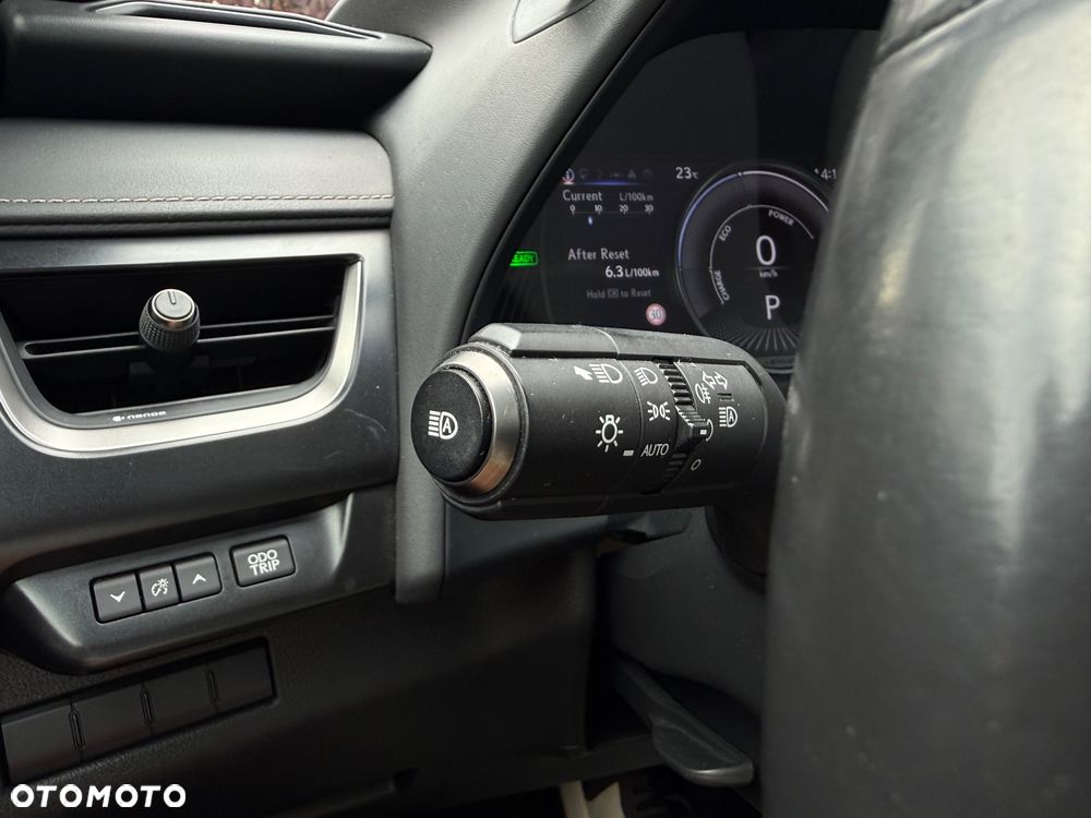 Lexus UX 250h F Sport 2WD - 23