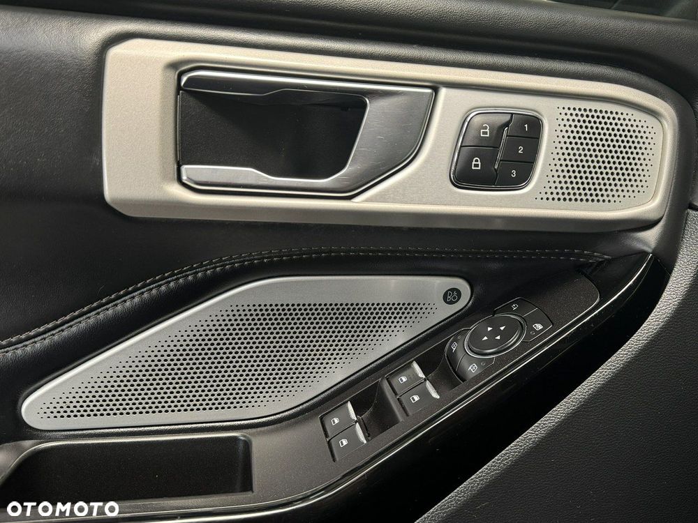Ford Explorer - 16