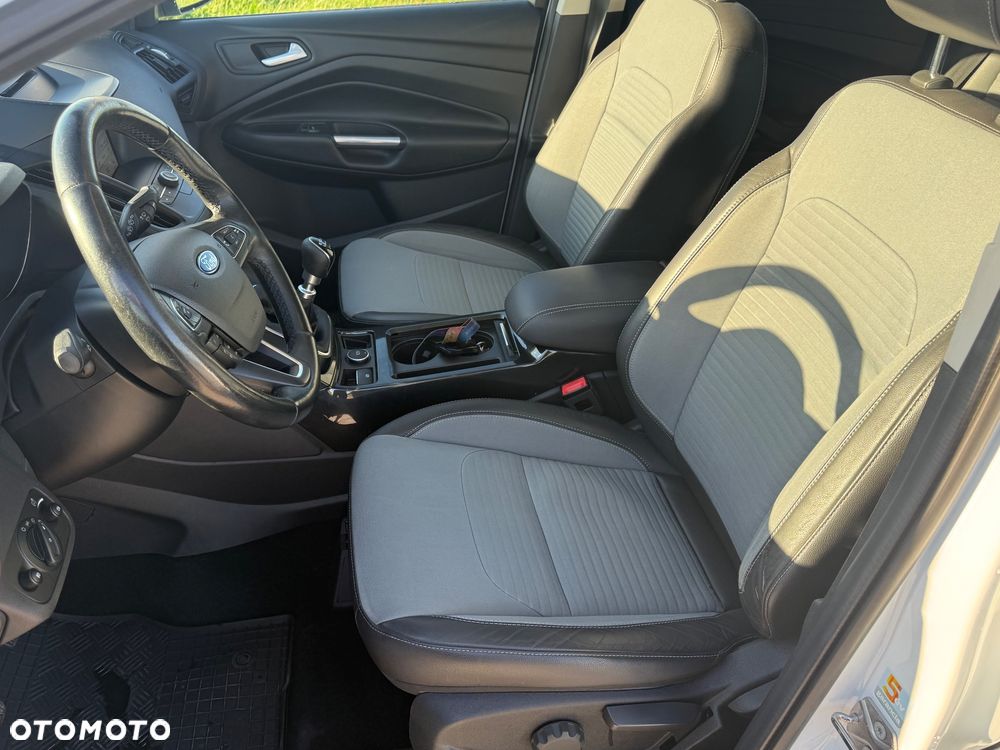 Ford Kuga 2.0 TDCi 2x4 Titanium - 20