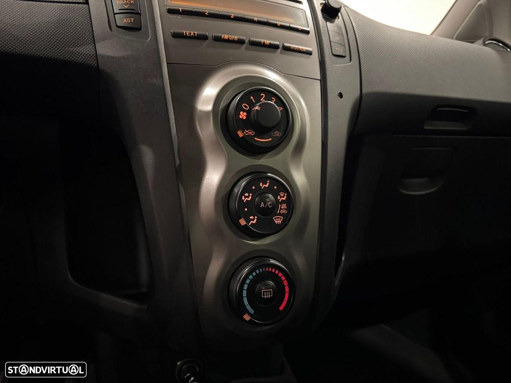 Toyota Yaris 1.4 D-4D SE Sport - 33