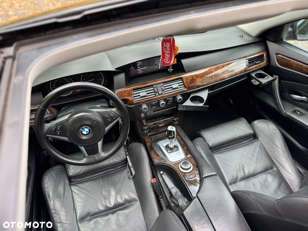 BMW Seria 5 525d - 16