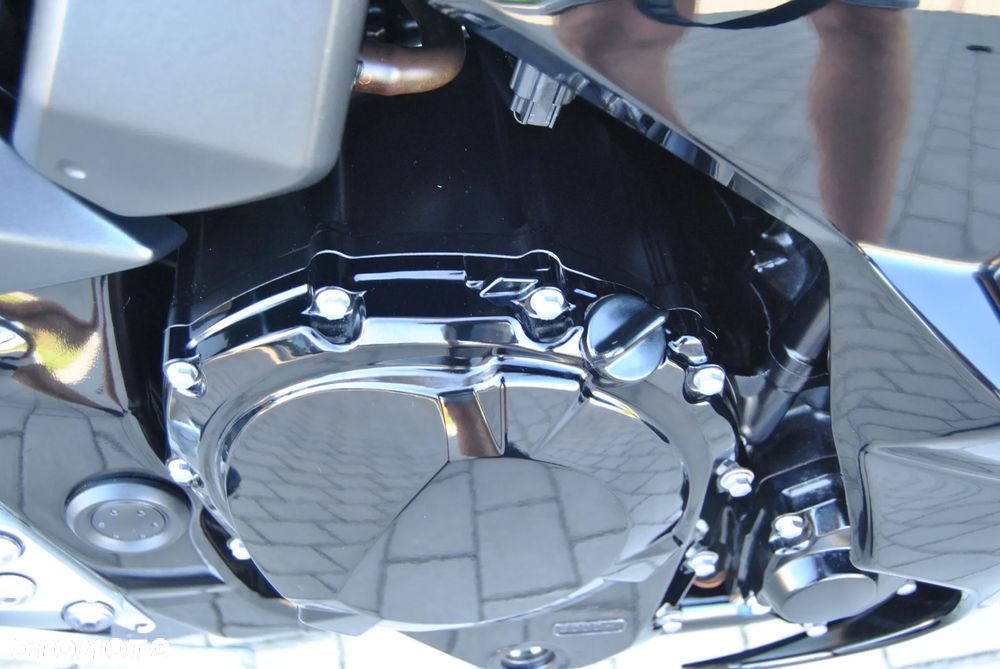 Suzuki GSX - 24