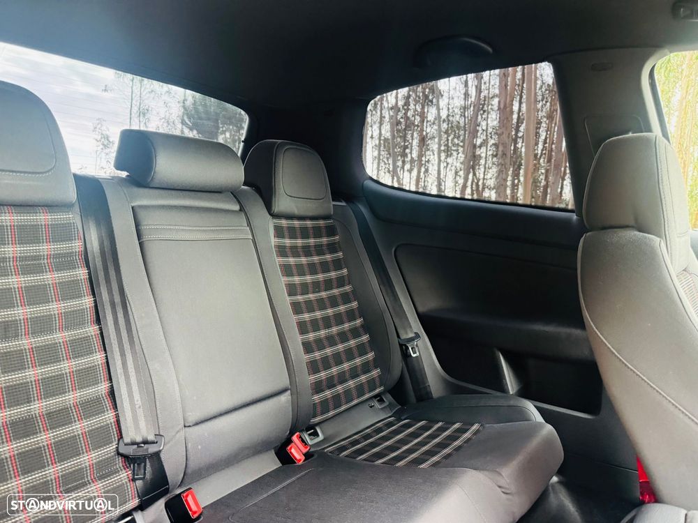 VW Golf 2.0 GTi - 35