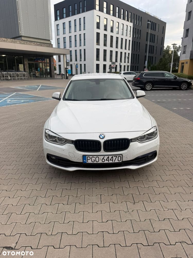 BMW Seria 3 320d xDrive Sport Line - 3