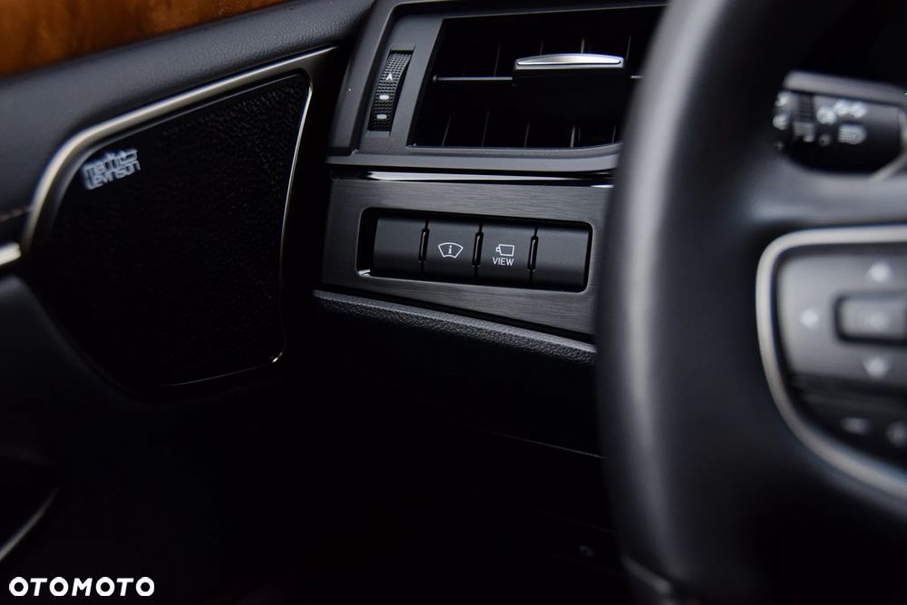 Lexus ES 300h Omotenashi - 22