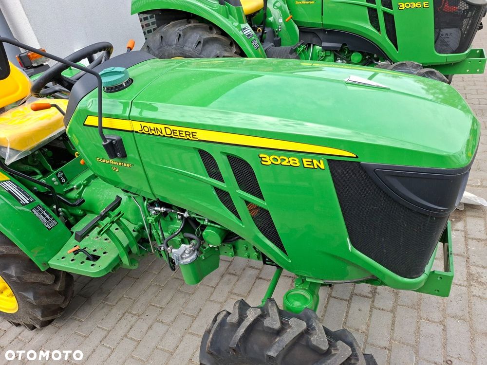 John Deere 3028 En 4X4 - 23
