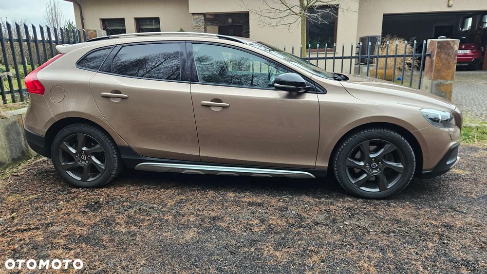 Volvo V40 Cross Country T4 AWD Momentum - 1