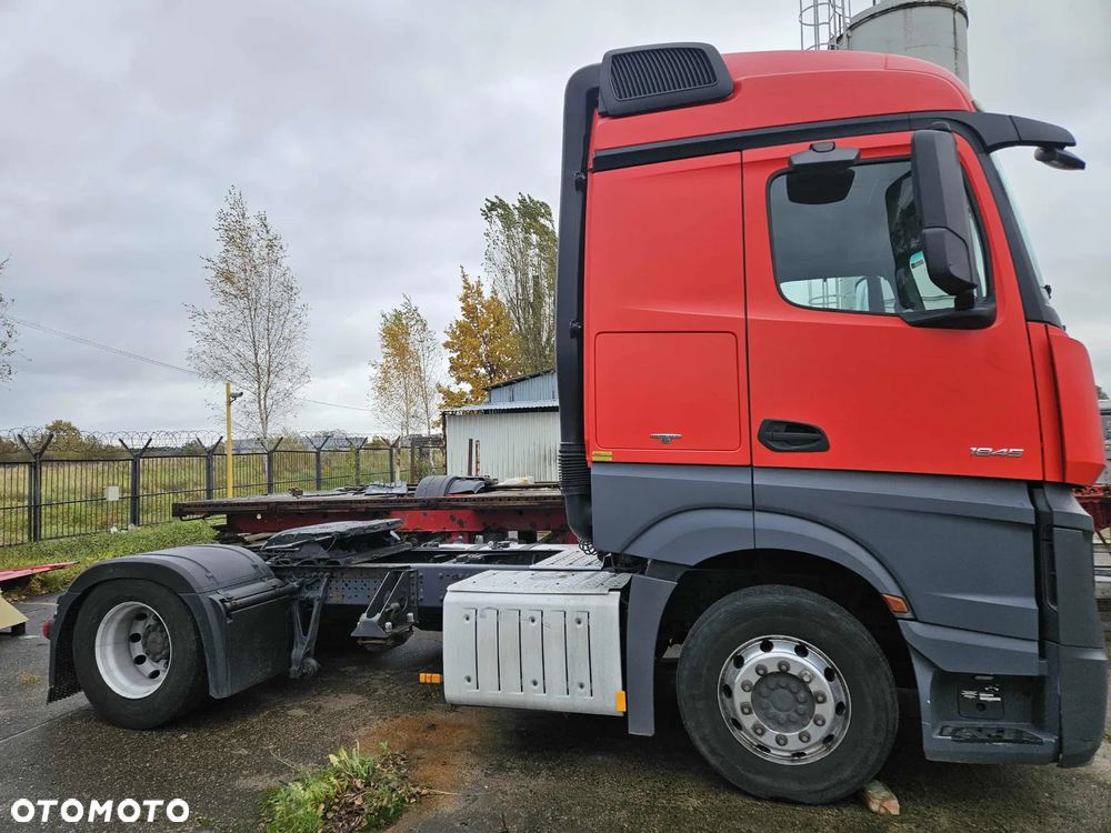 Mercedes-Benz Actros - 8