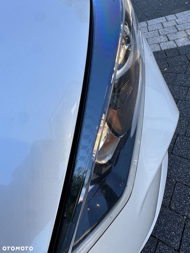 Mazda 2 Hybrid - 32