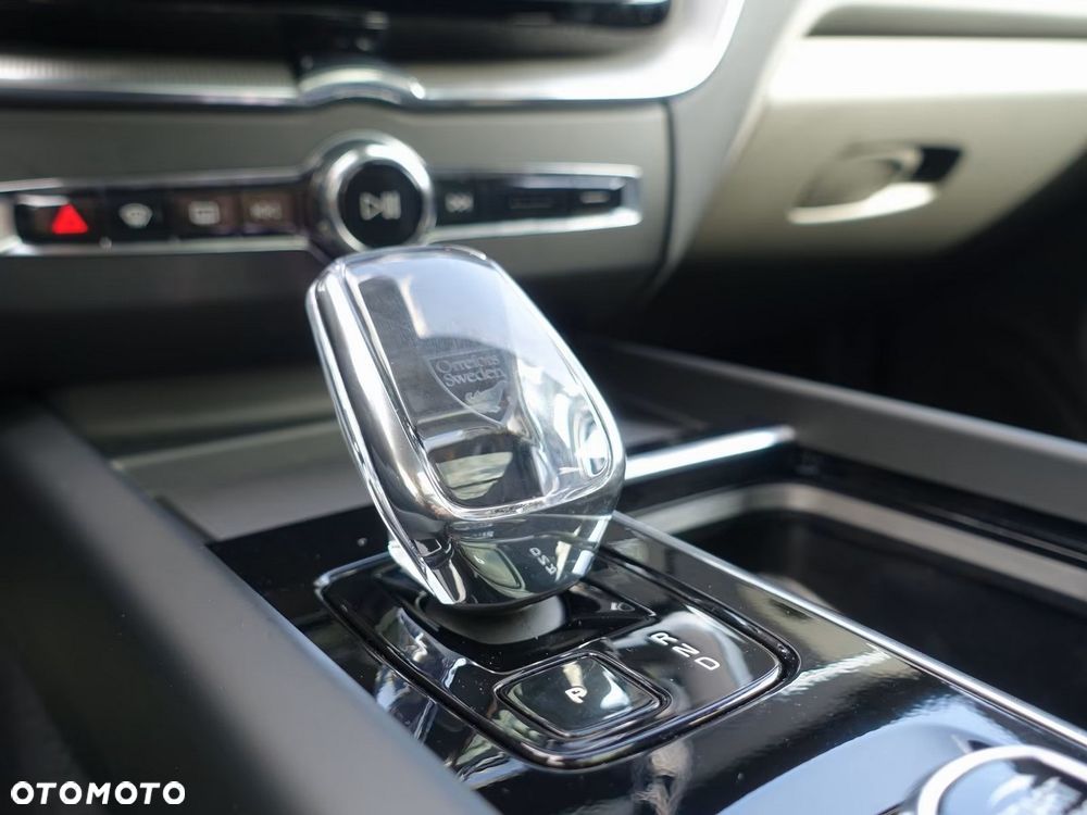 Volvo XC 60 B5 B AWD Plus Black Edition - 19