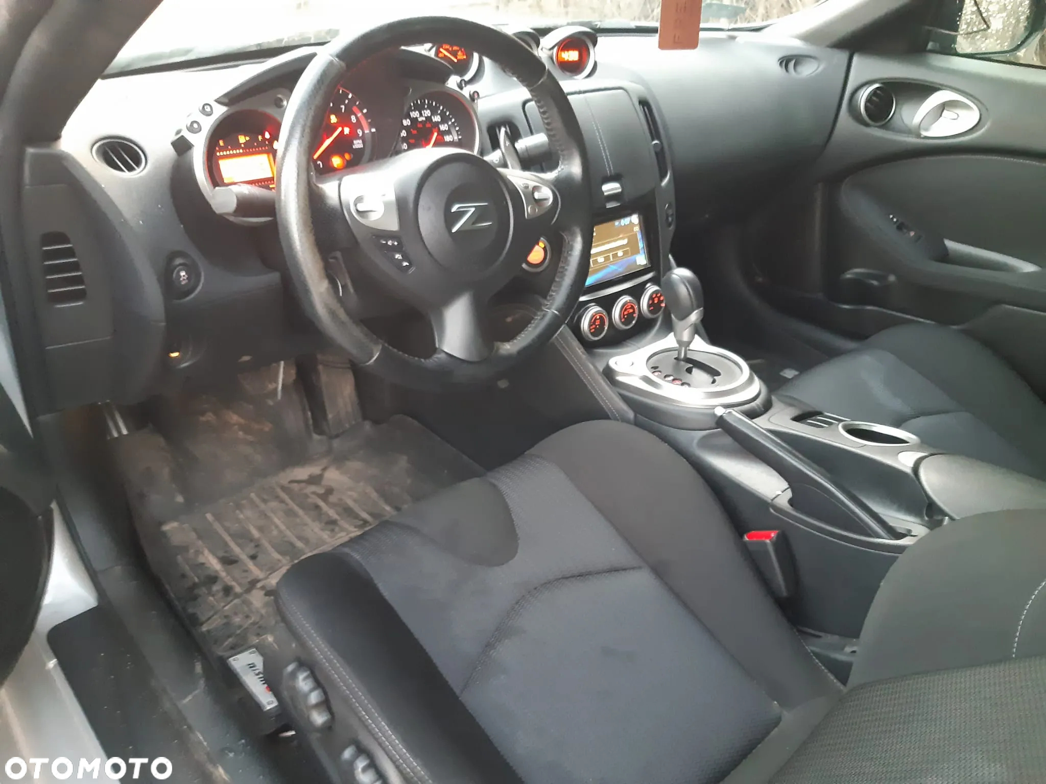 Nissan 370 Z - 11