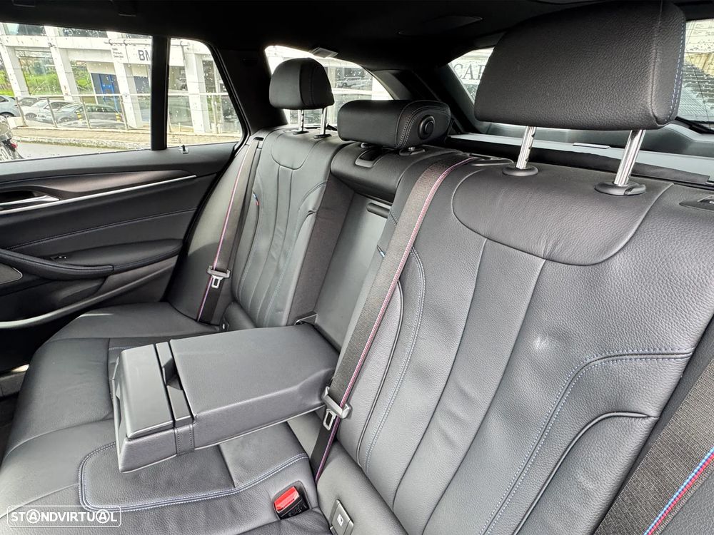 BMW 530 e Pack Desportivo M - 13