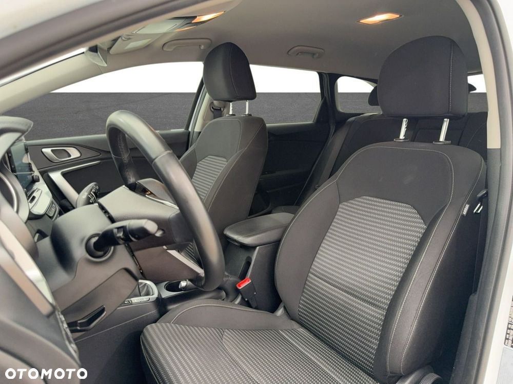 Kia Ceed - 16