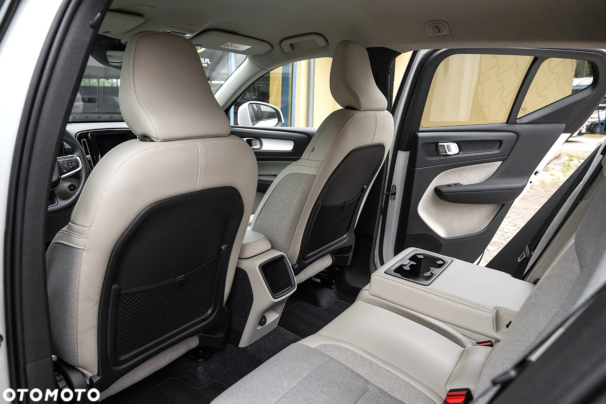 Volvo XC 40 T3 Momentum Pro - 27