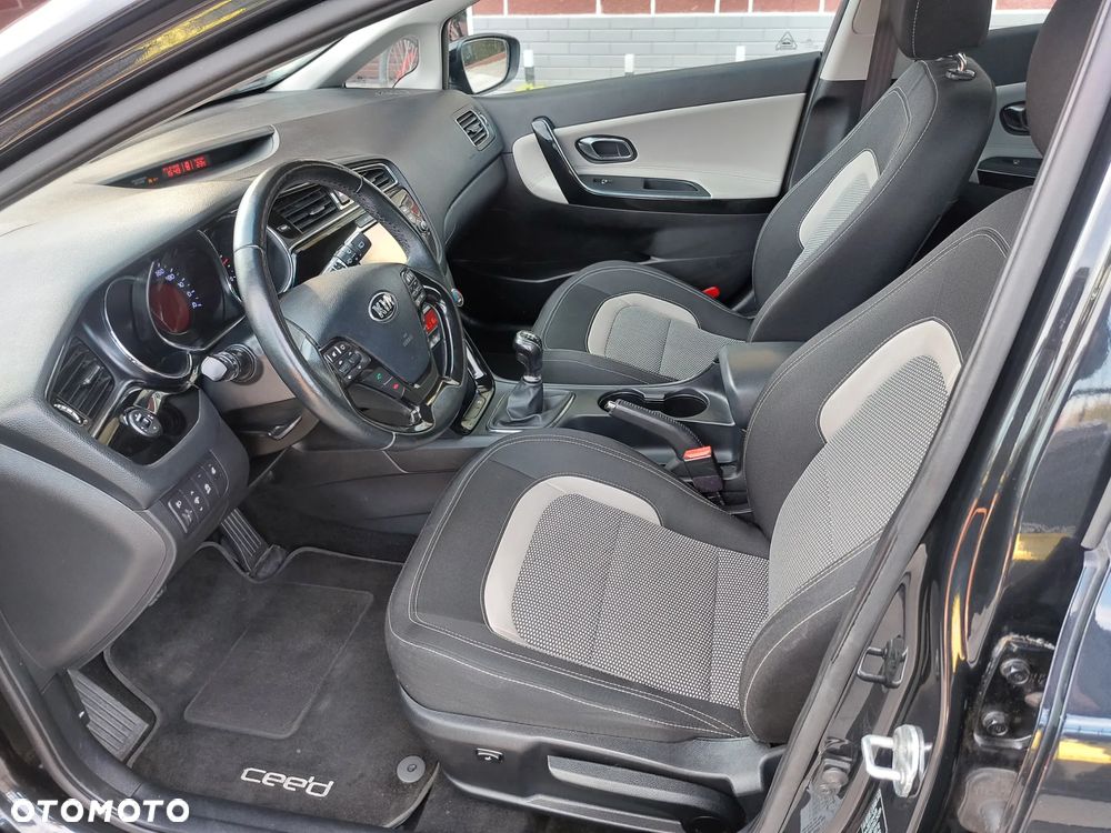 Kia Ceed 1.6 GDI ISG Dream-Team Edition - 8