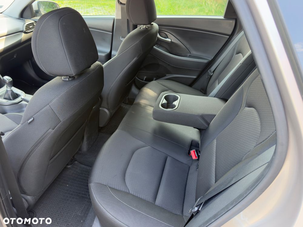 Hyundai i30 1.6 CRDi Classic + - 9