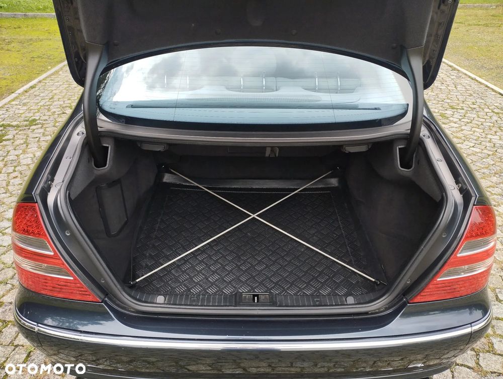 Mercedes-Benz Klasa E 200 Kompressor Avantgarde Sport Edition - 22