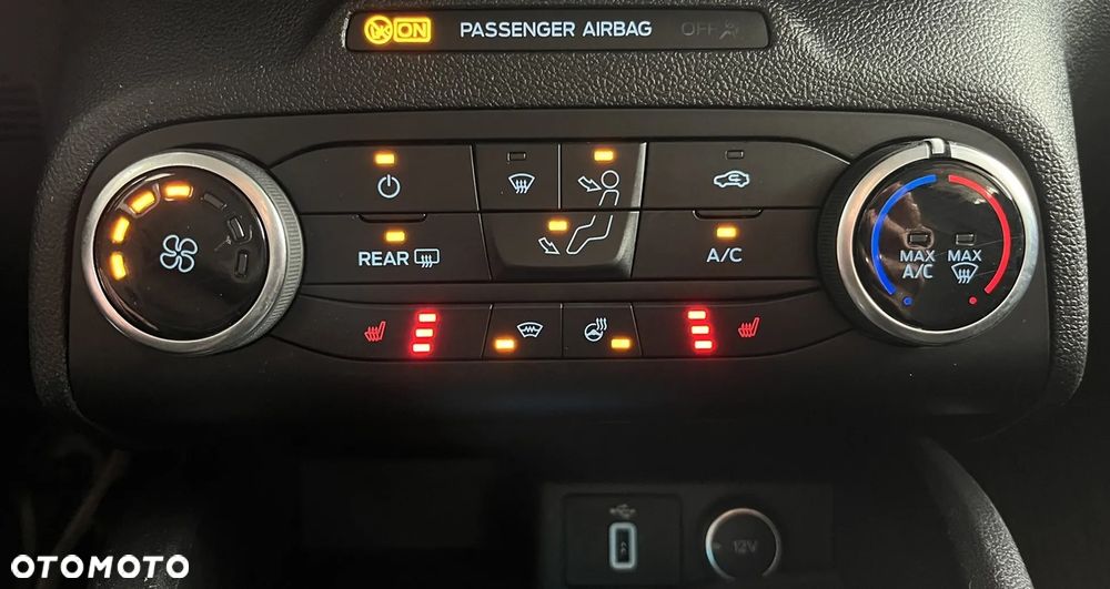 Ford Focus 1.5 EcoBoost Titanium ASS - 17