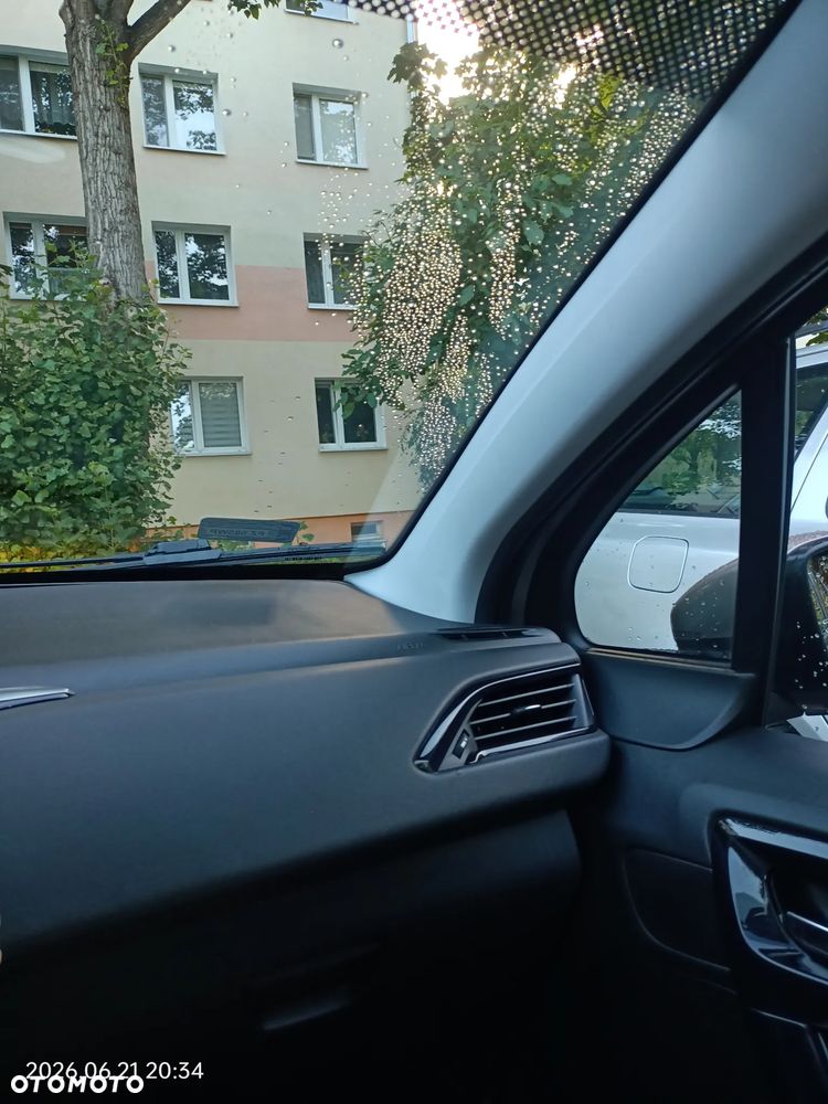Peugeot 208 - 28