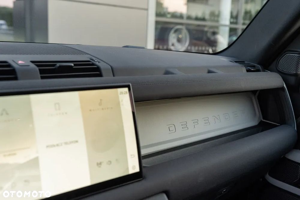 Land Rover Defender - 15