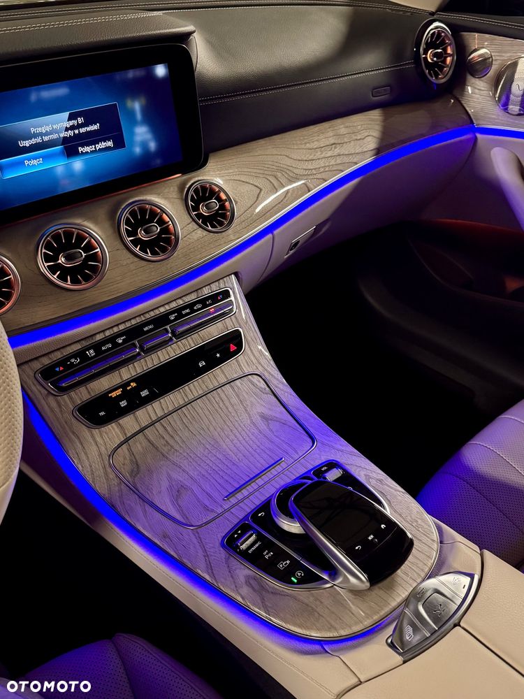 Mercedes-Benz Klasa E 200 4-Matic 9G-TRONIC - 38