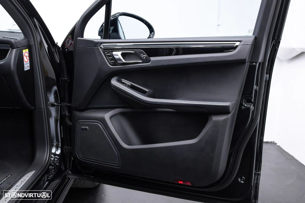 Porsche Macan Turbo PDK - 17