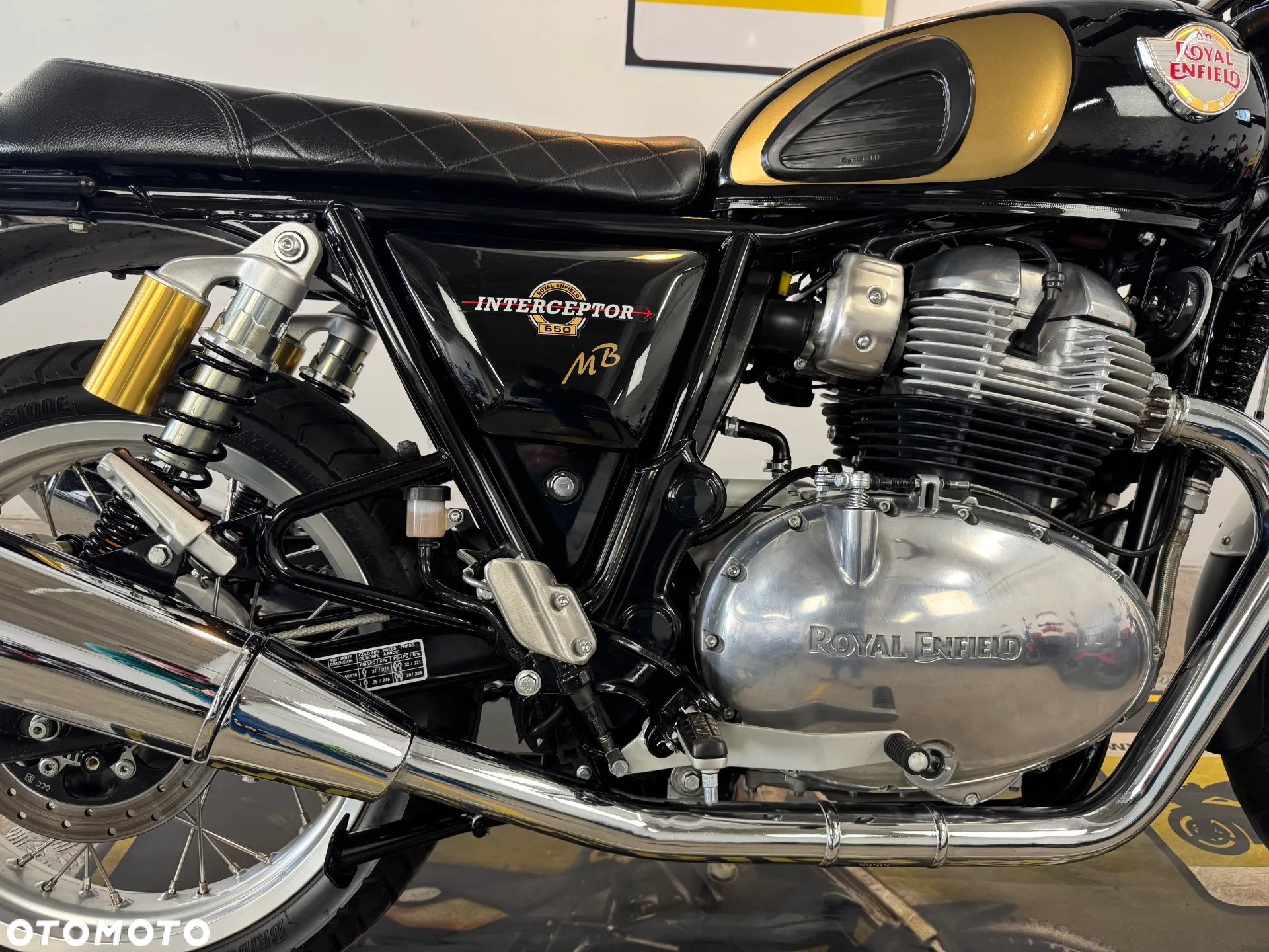 Royal Enfield Interceptor - 14
