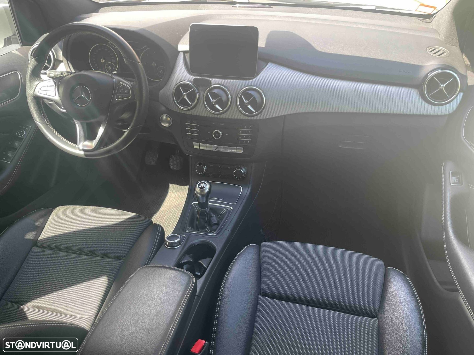 Mercedes-Benz B 180 d Urban - 30