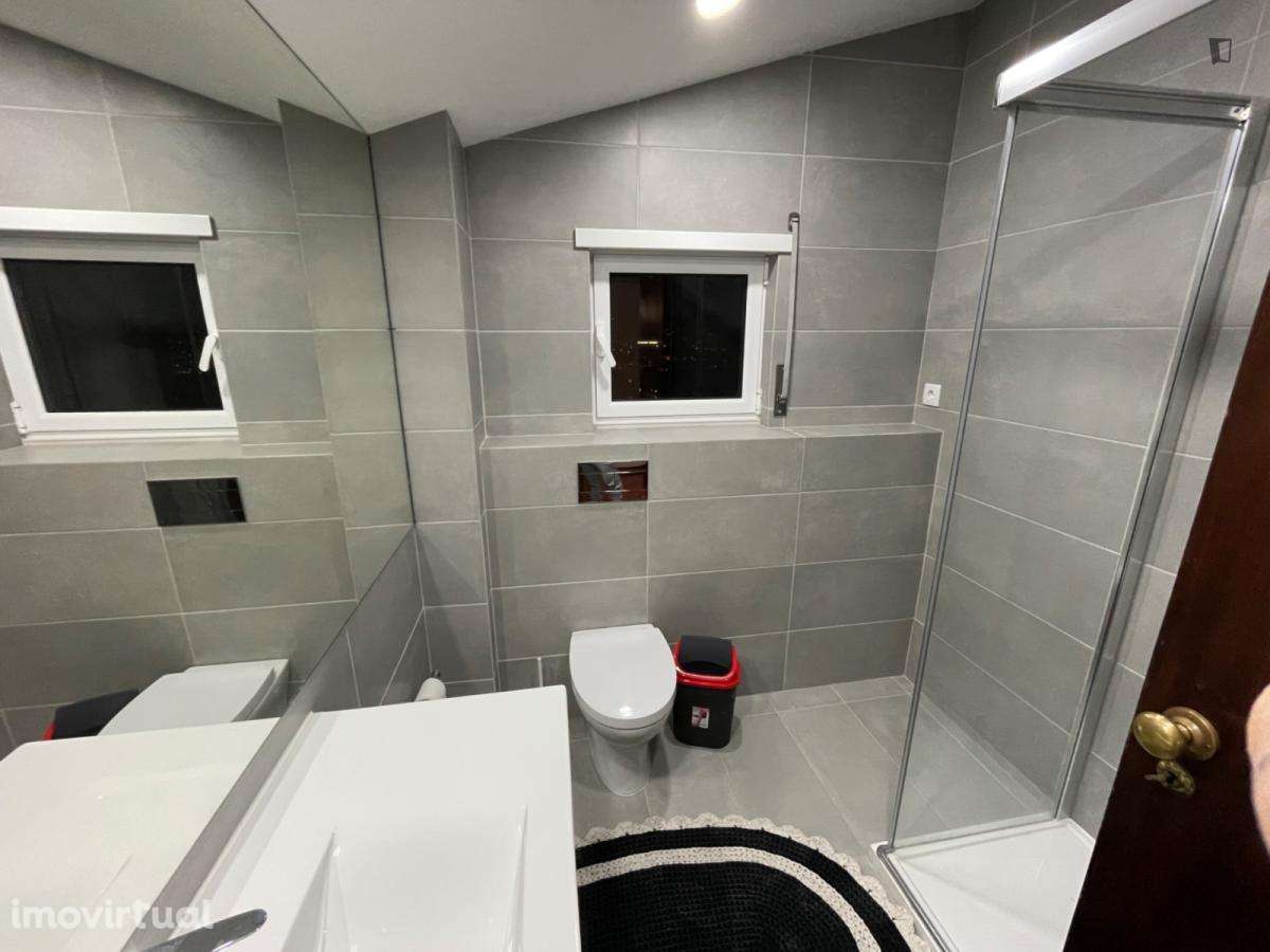 Quarto - localizado em Alta de Santa Clara Coimbra - Grande imagem: 5/12