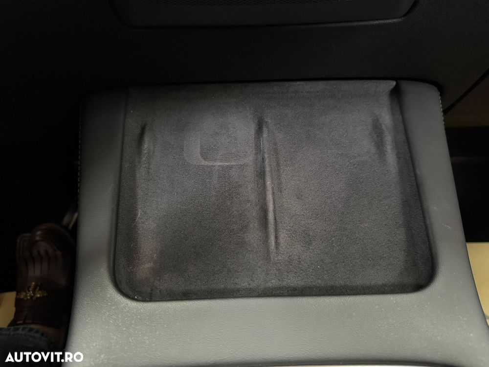 Tesla Model Y - 30
