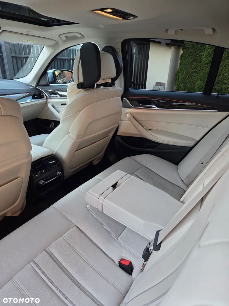 BMW Seria 5 520d xDrive Luxury Line - 11