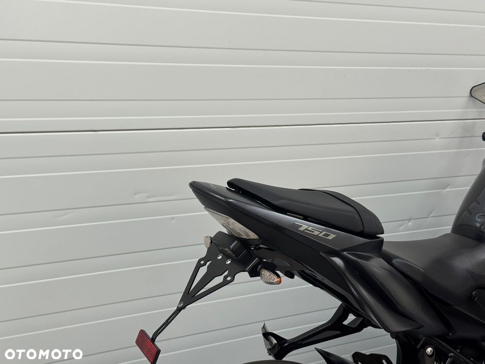 Suzuki GSR - 7