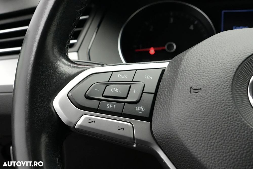 Volkswagen Passat 2.0 TDI DSG Highline - 25