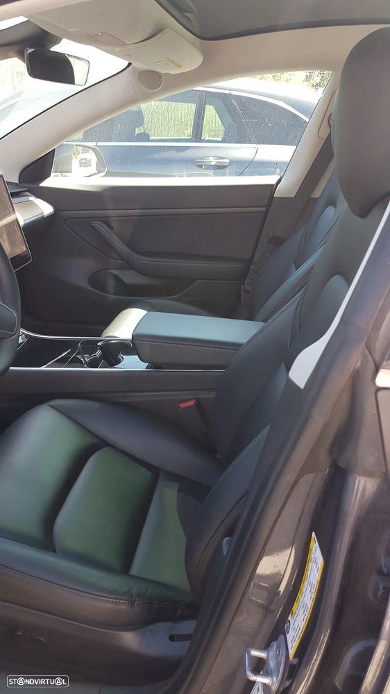 Tesla Model 3 - 5