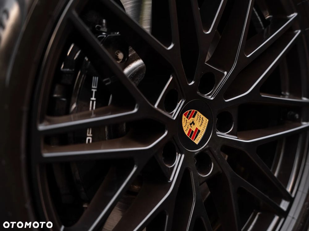 Porsche Cayenne Coupe GTS - 36