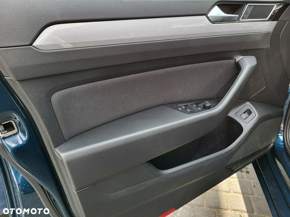 Volkswagen Passat - 11