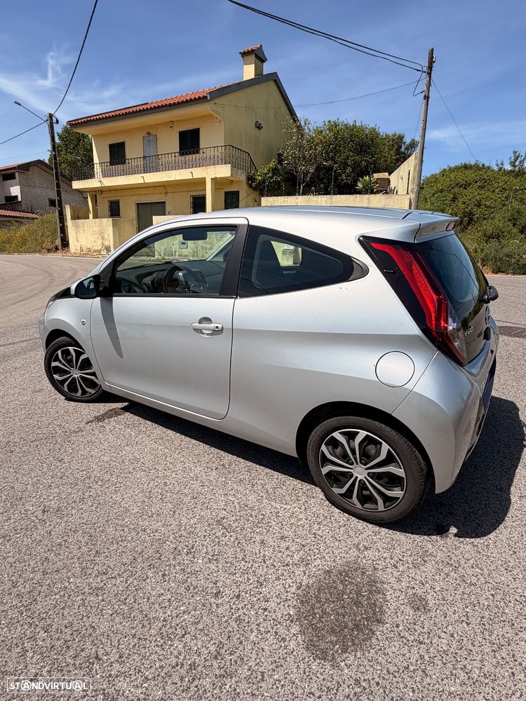 Toyota Aygo 1.0 X-Play Plus+X-Touch+TSS - 4