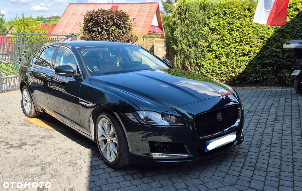Jaguar XF 30d Prestige - 11
