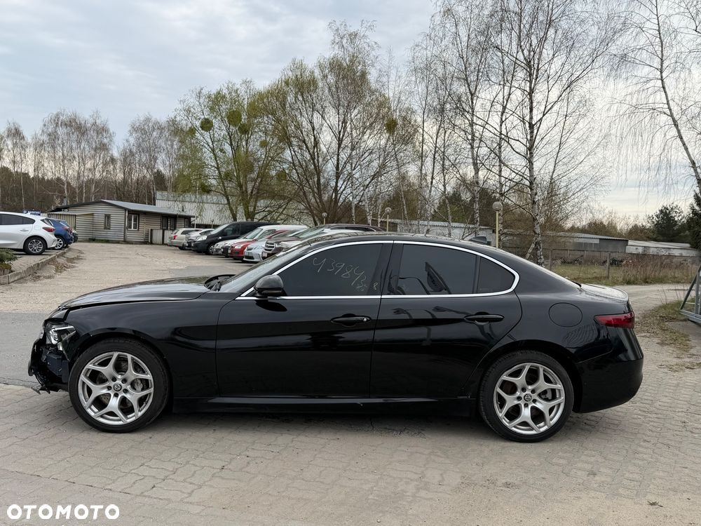 Alfa Romeo Giulia - 5